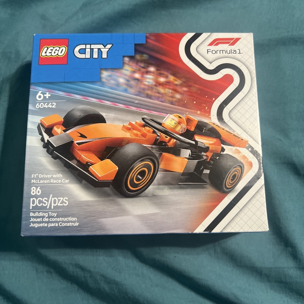 BRAND NEW in box LEGO City: F1® Driver with McLaren‎ Race Car  60442